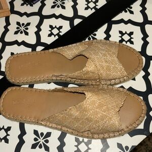 Universal Thread Sandals